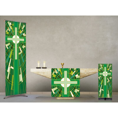 Conjunto decoración de altar de parroquias. Juego de estandarte, cubre altar y cubre ambón.