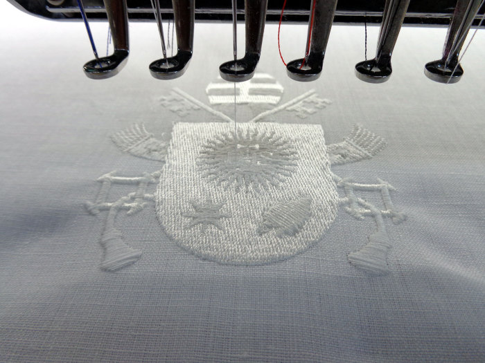 Juego completo de lino de altar con escudo del papa Francisco