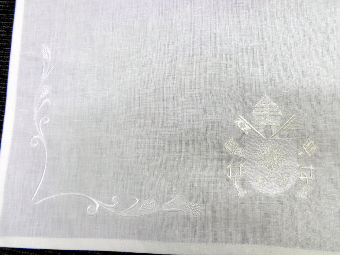 Juego completo de lino de altar con escudo del papa Francisco