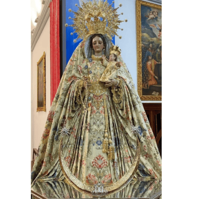 Reproducciones en resina, con perfectos acabados en policromía con detalles en oro y peana. Reproducción de imágenes desde una estampa o reportaje fotográfica a la figura física.